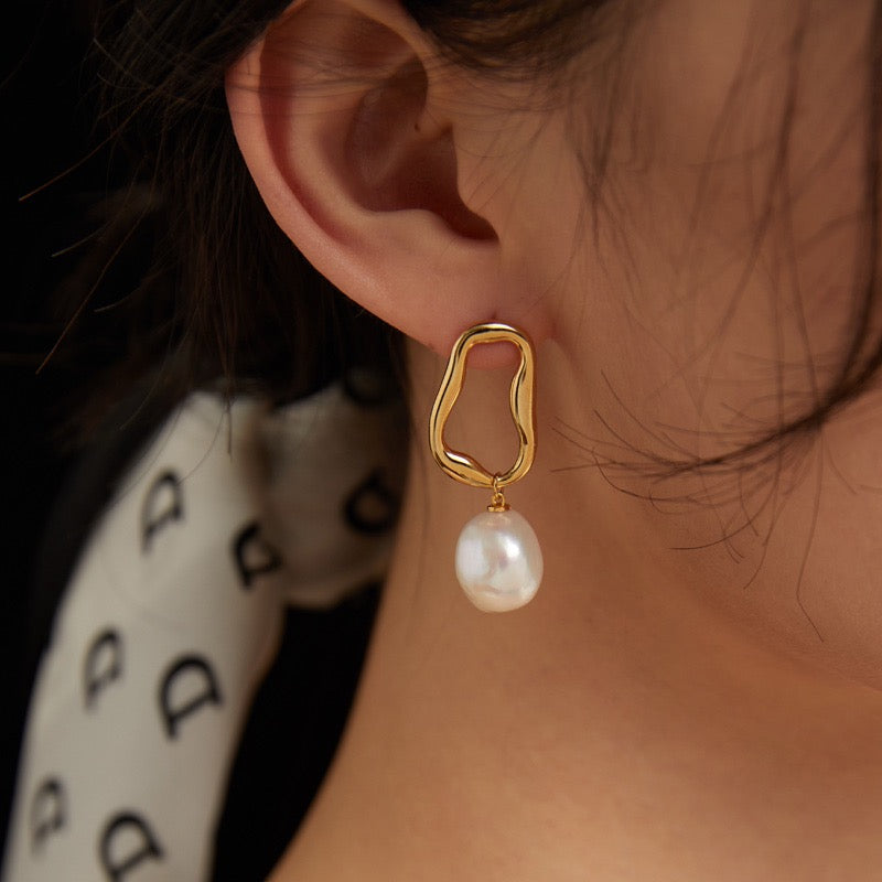 Cambodia Hallow Pearl earrings