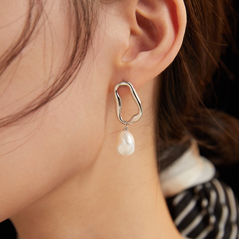 Cambodia Hallow Pearl earrings