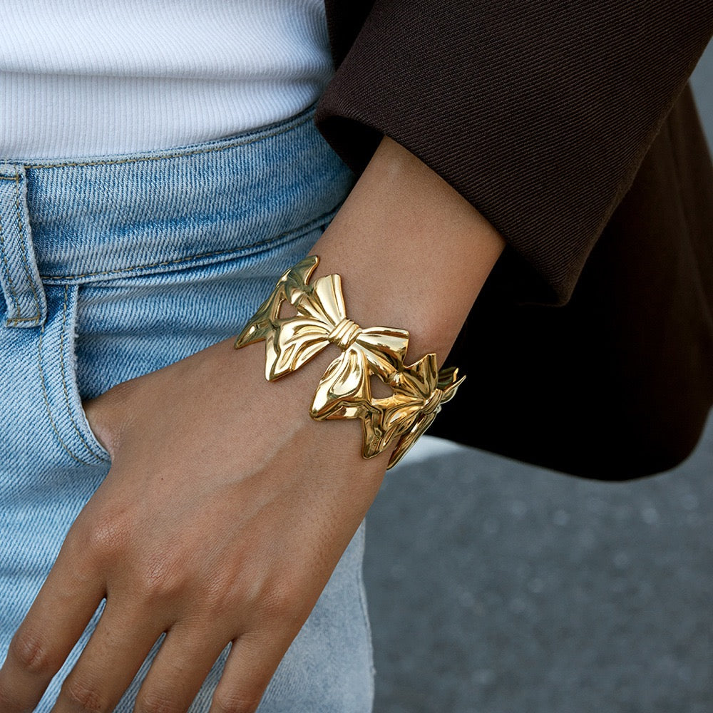 Bow bangle