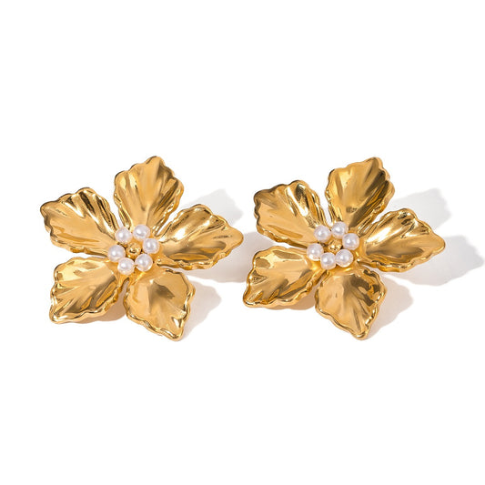 Pearly flower earrings