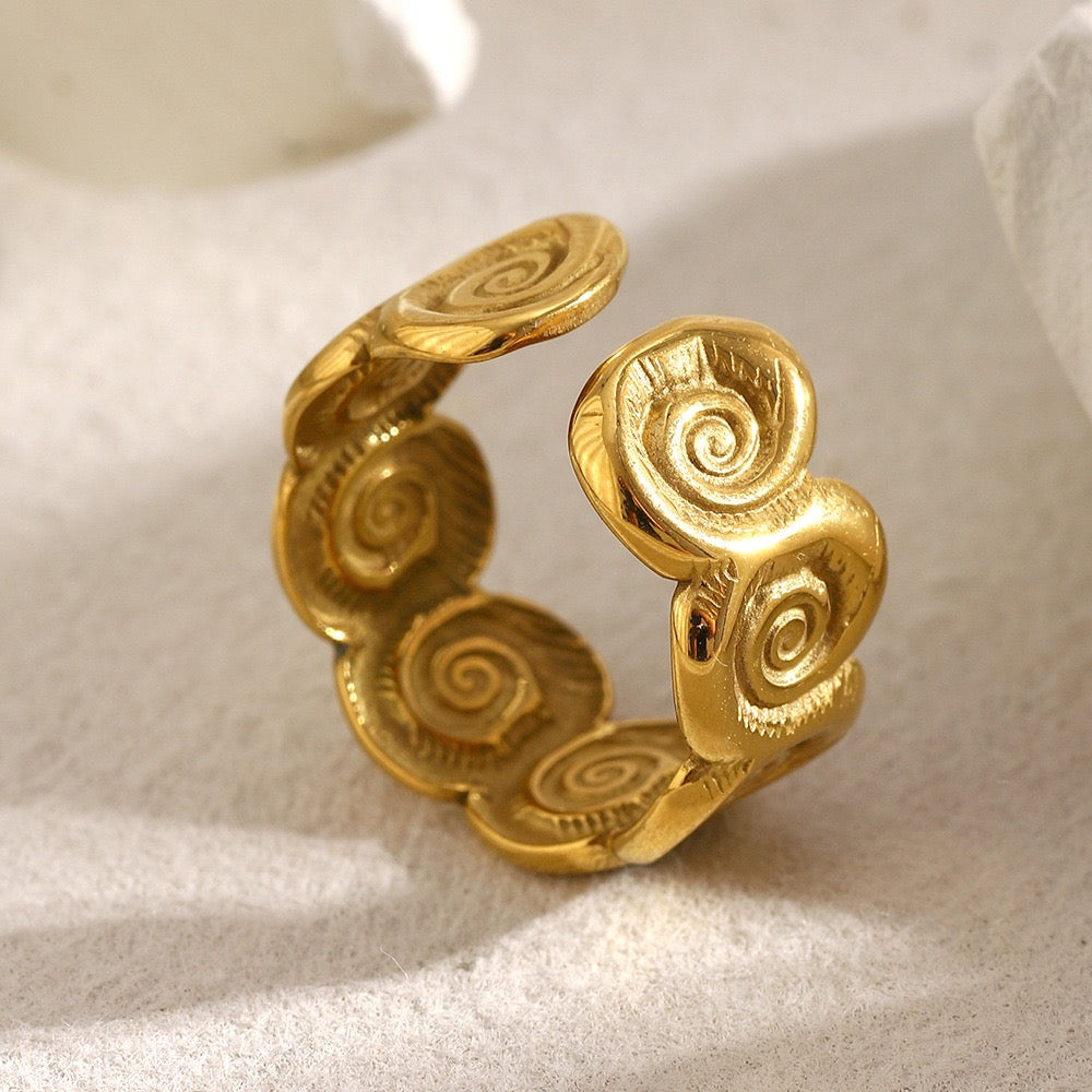 Thick swirl ring