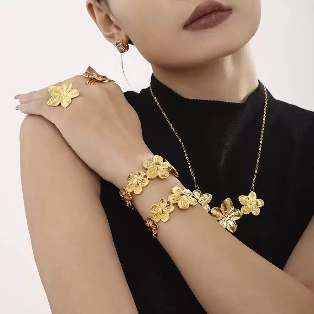 Flower bangle