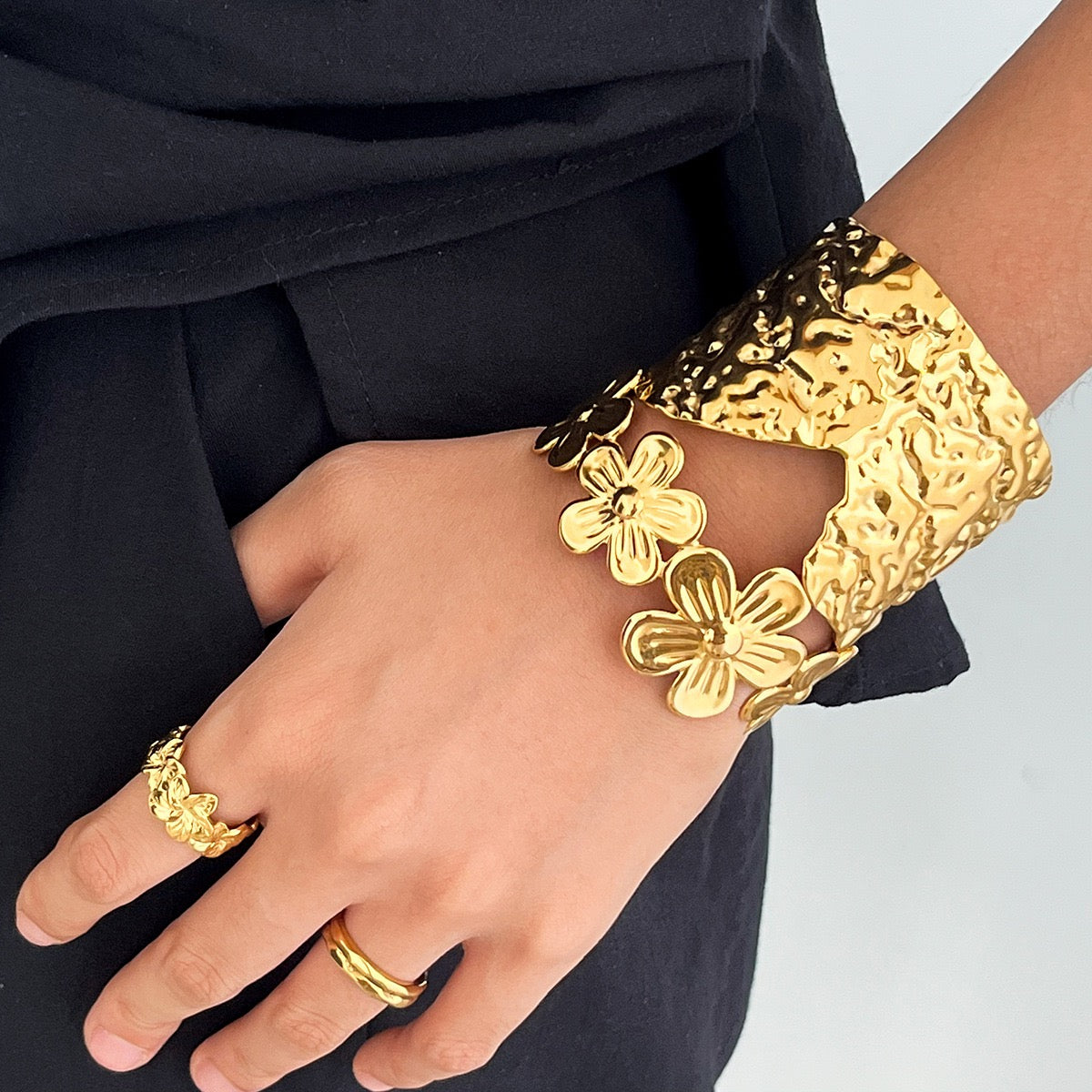 Flower bangle