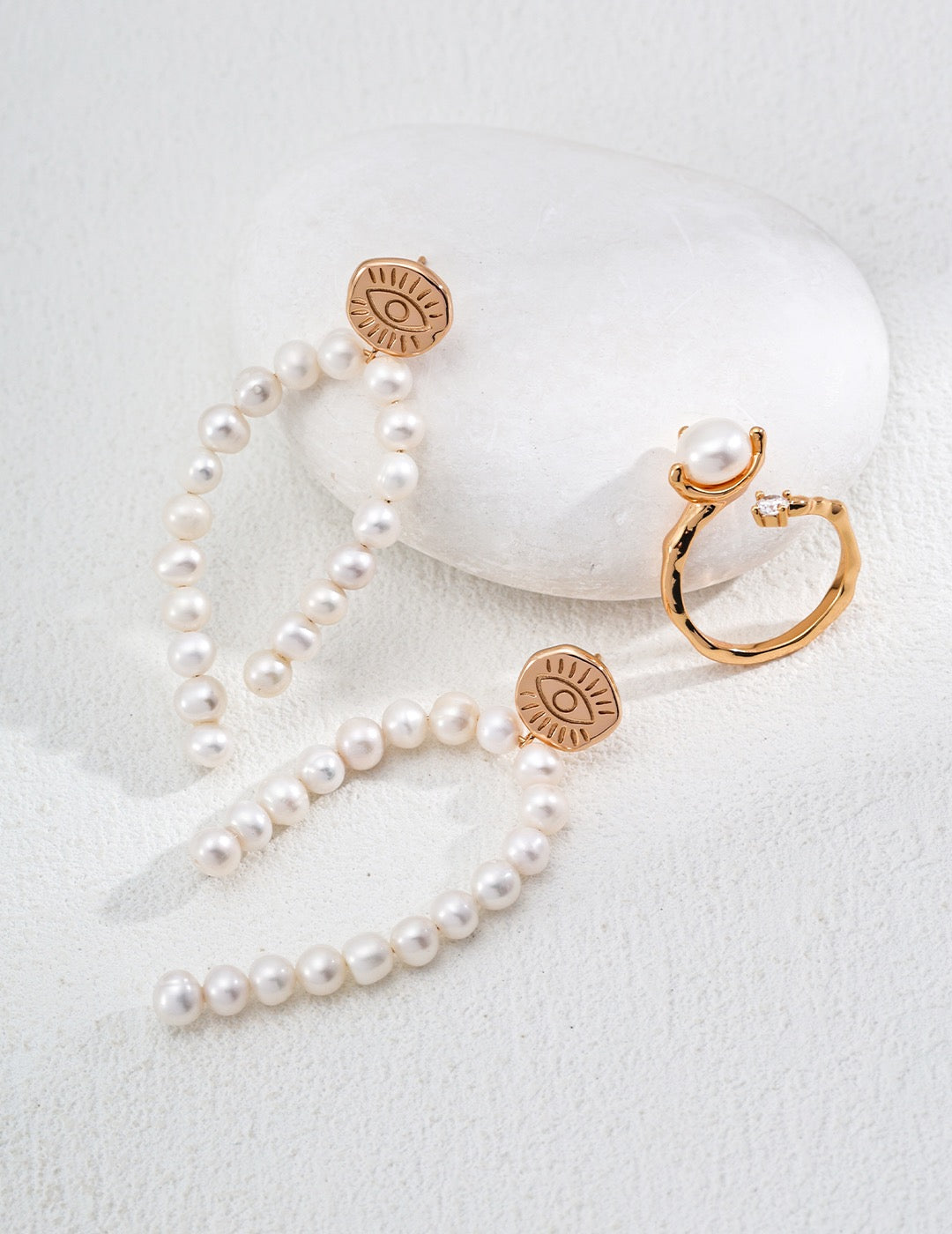 Emirts Eyes Pearl earrings