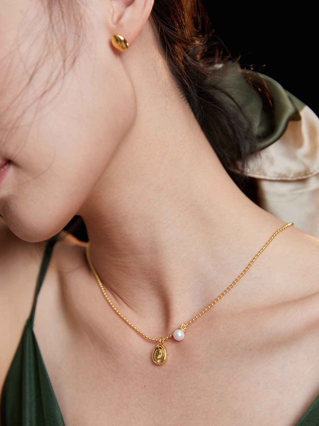 Junita Dainty pearl necklace