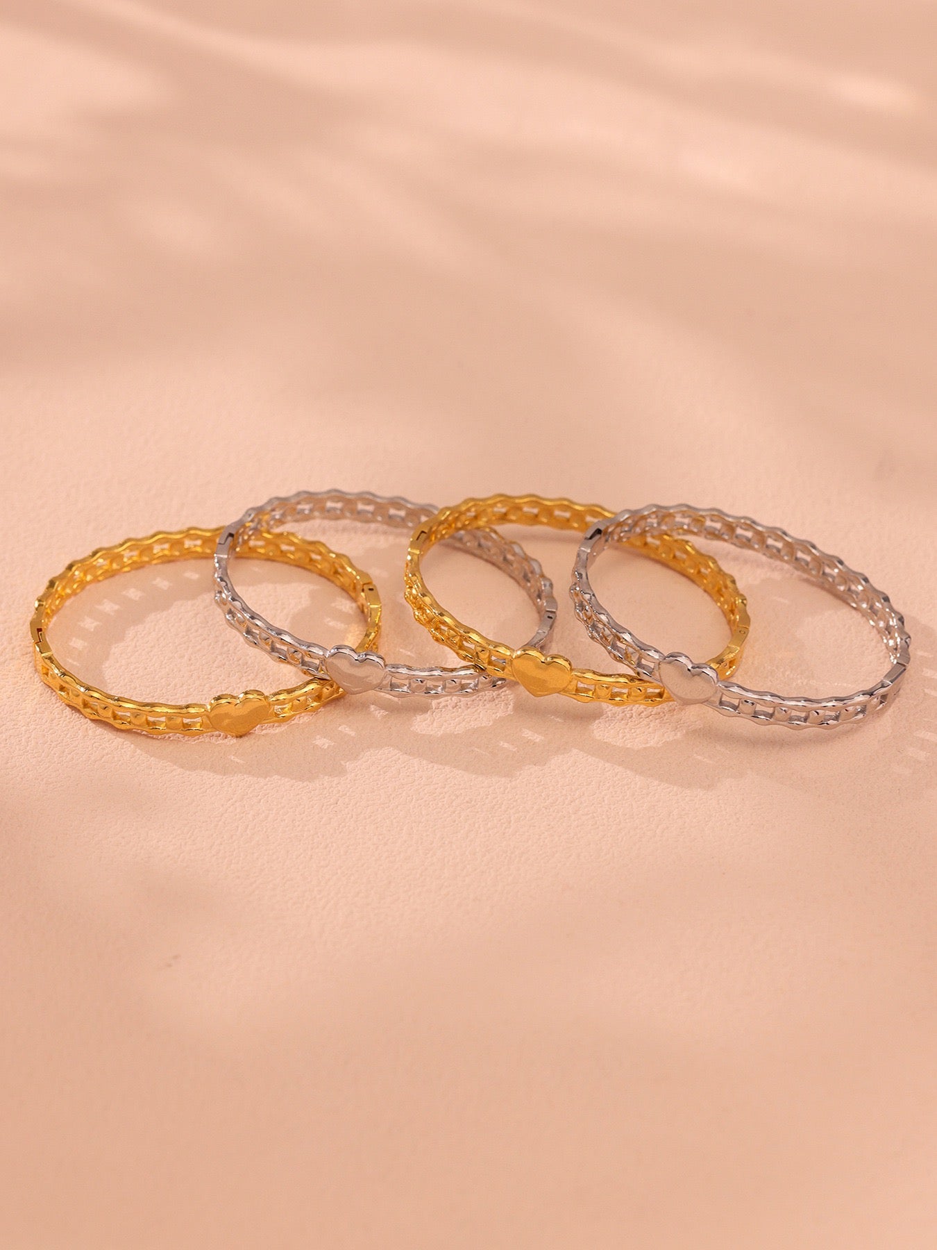 Chain heart bangle