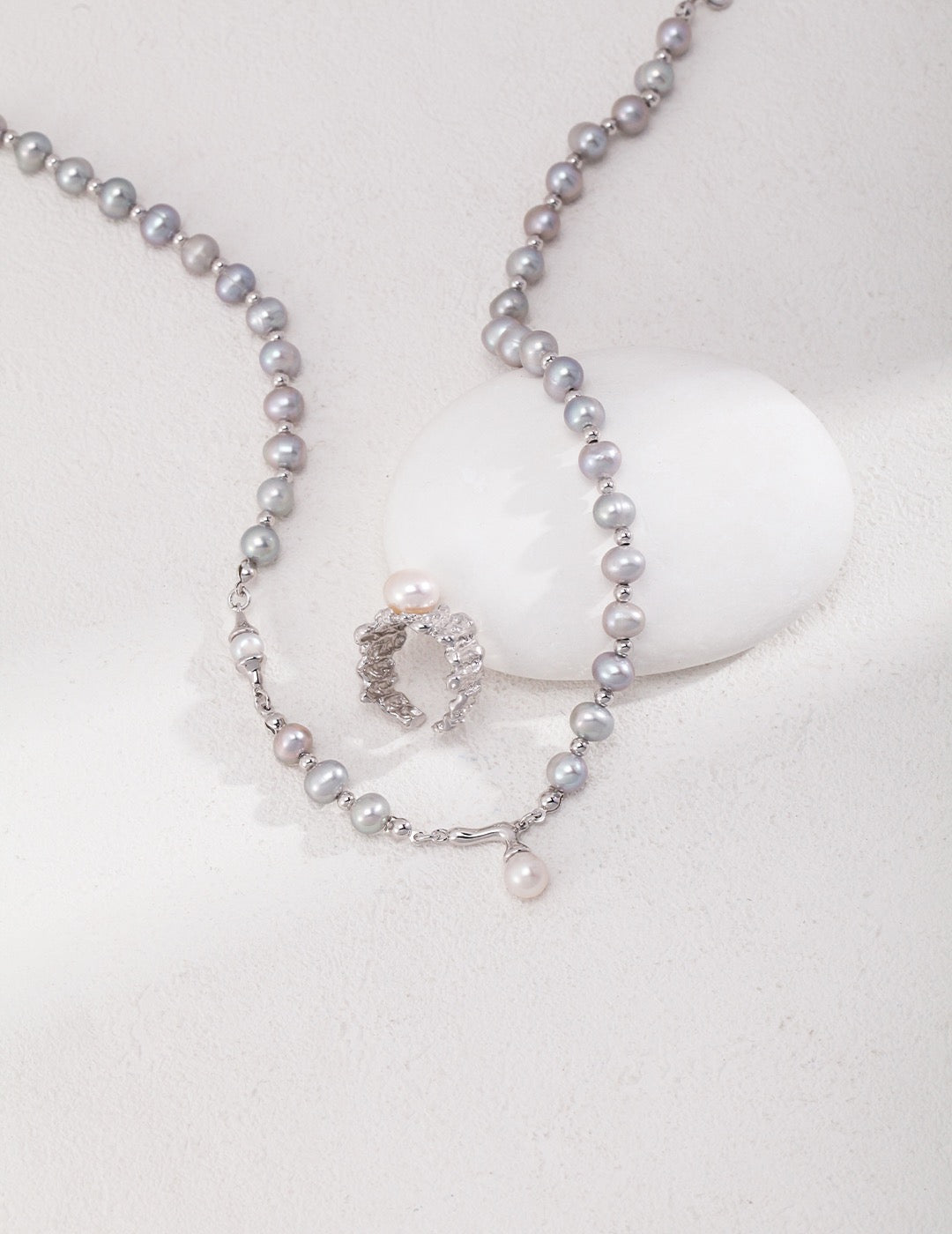 Tempe Grey pearl necklace