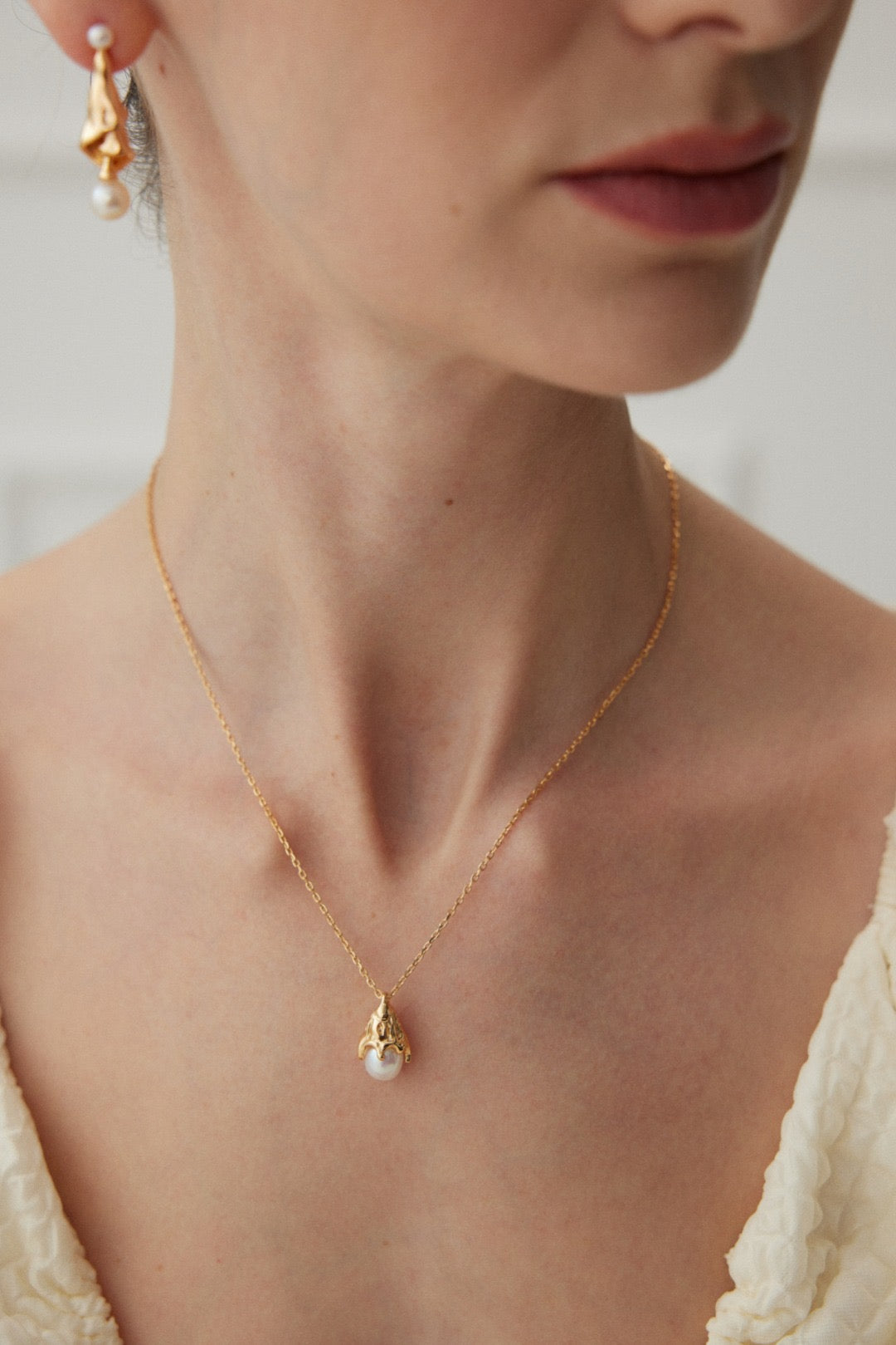 Switzerland Single drop Pearl necklace