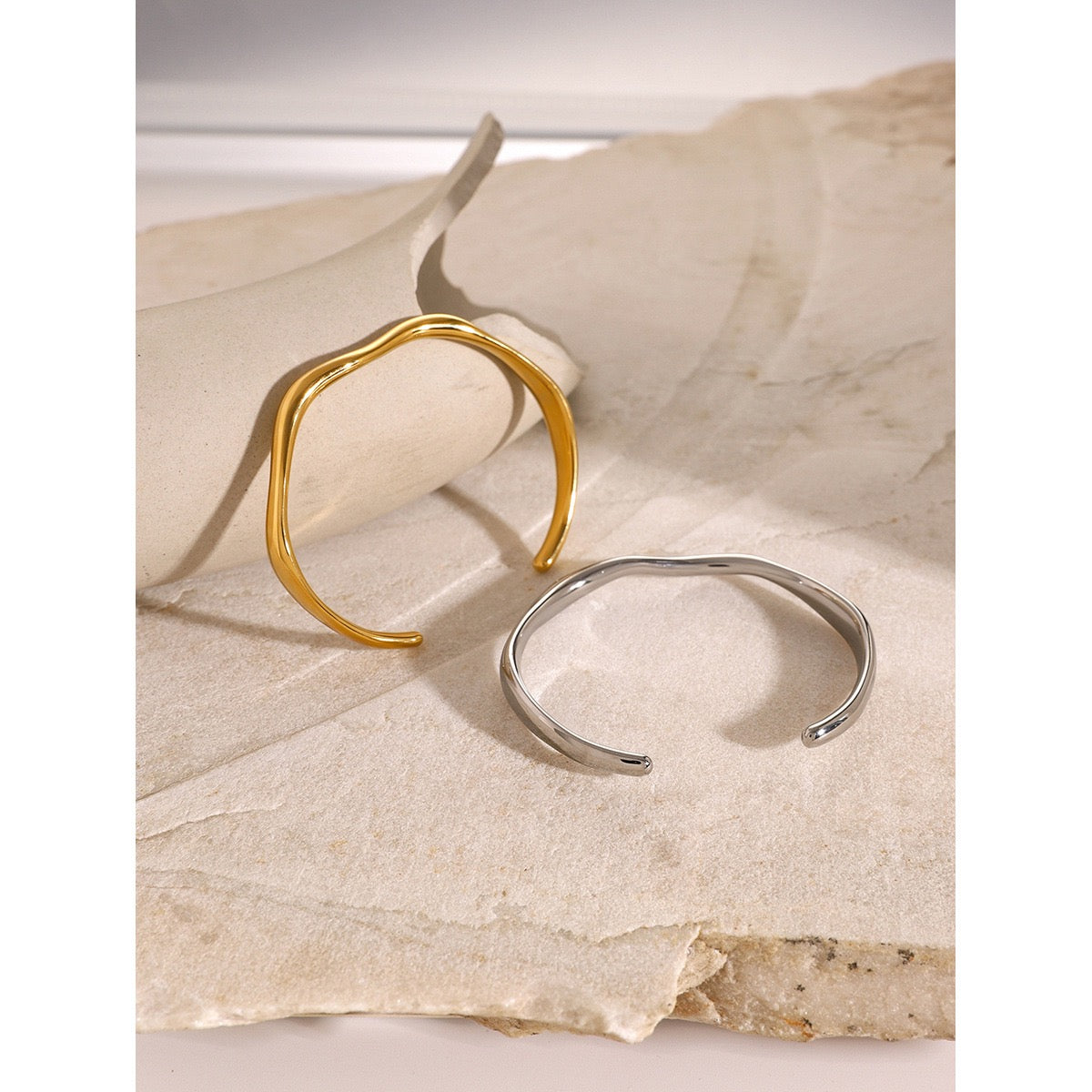 Wave bangle