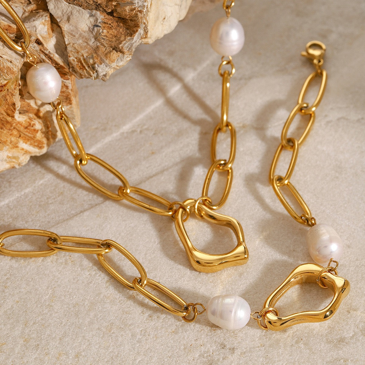 Freshwater pearls chain set