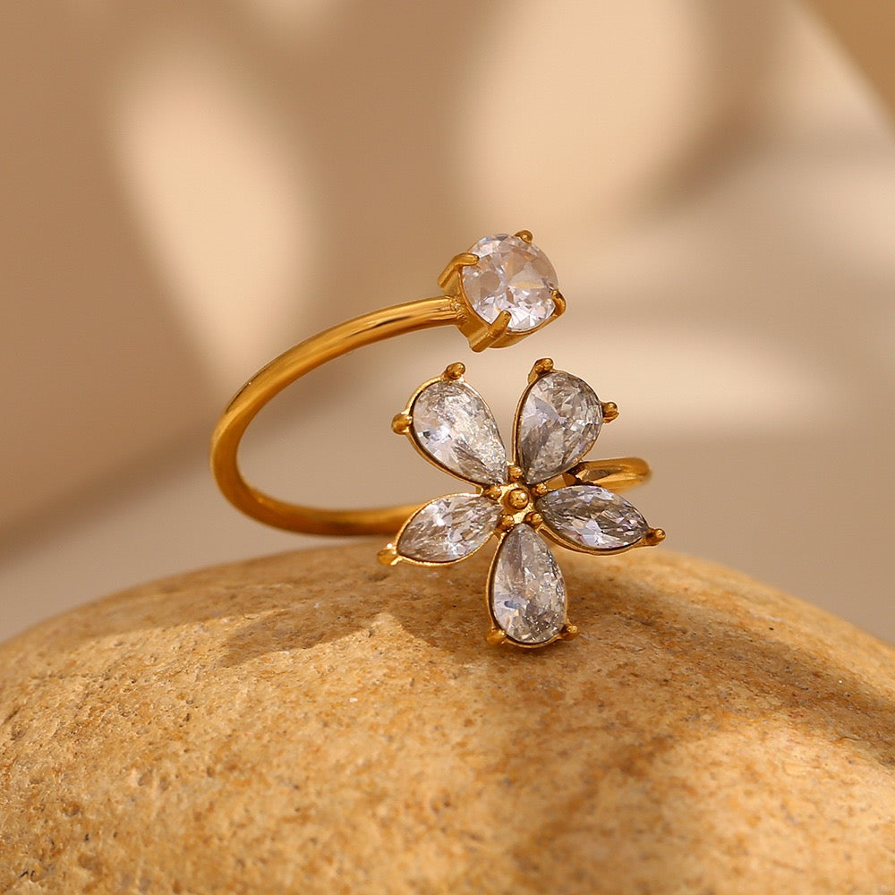 Ally Summer flower ring