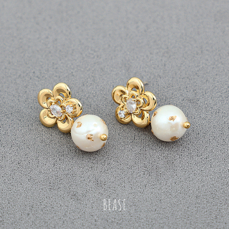 Flower freshwater pearls earrings