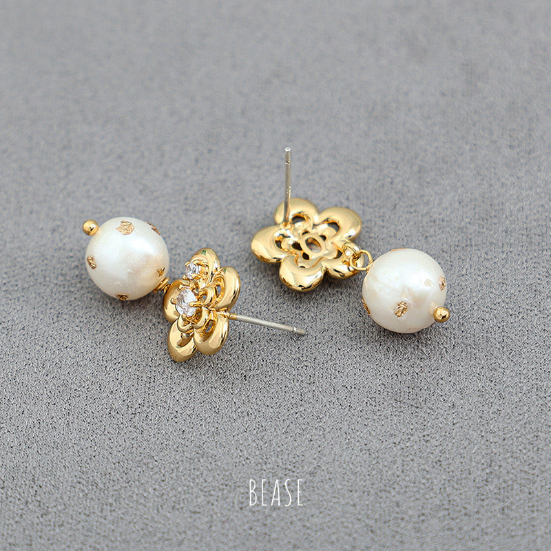 Flower freshwater pearls earrings