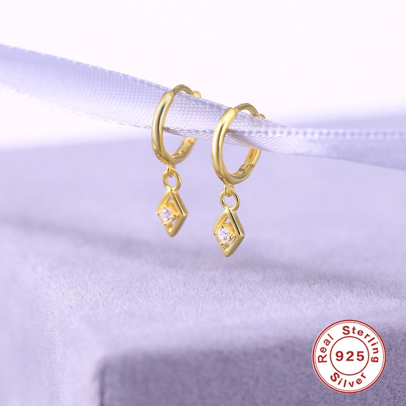 Dainty clubs hoops