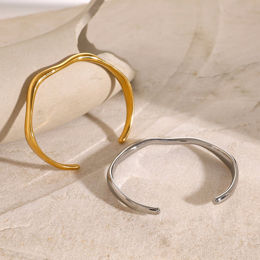 Thin cut bangle