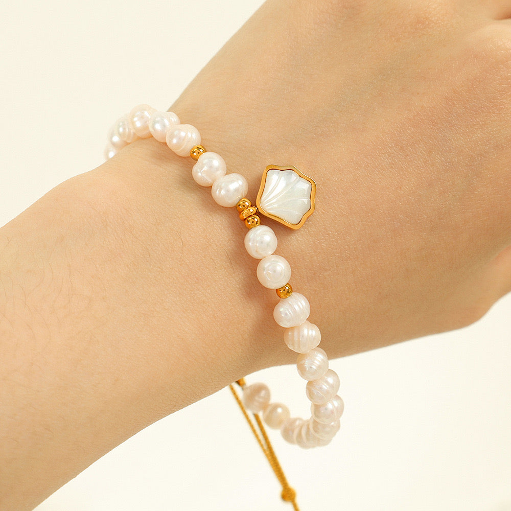 Freshwater pearls shell bracelet