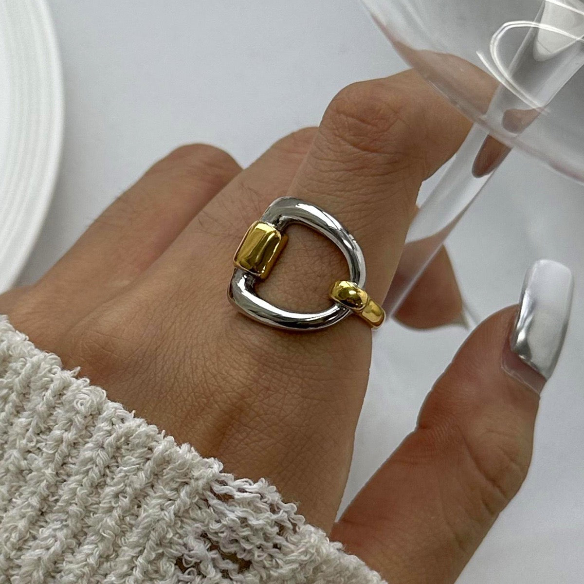 Button lock rings