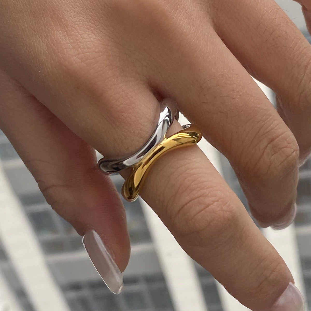 Layer twist ring