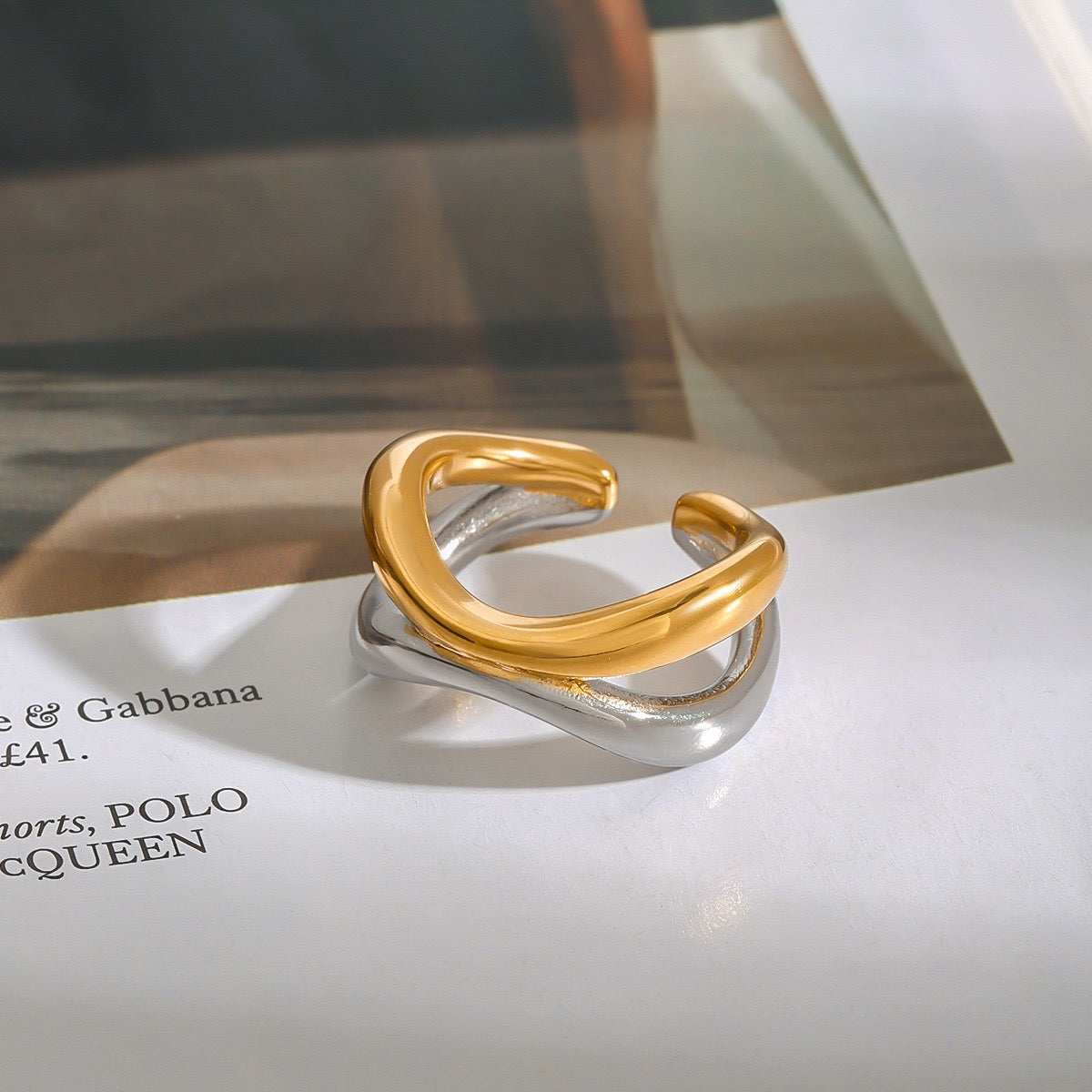 Layer twist ring