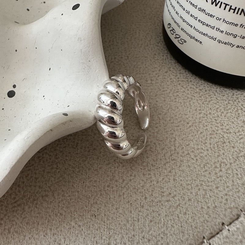Classic twist sterling silver ring