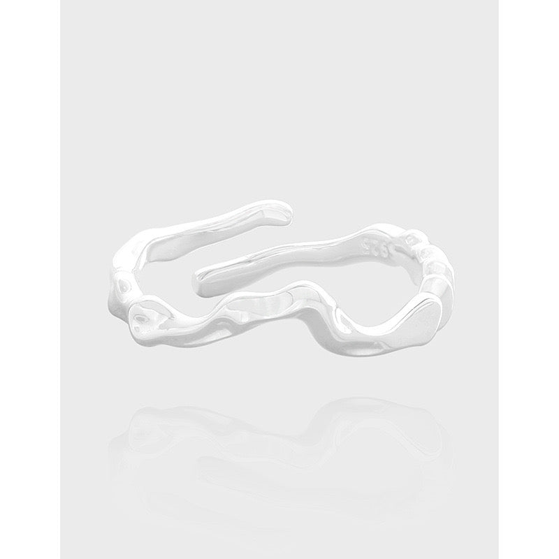 Wavy silver ring