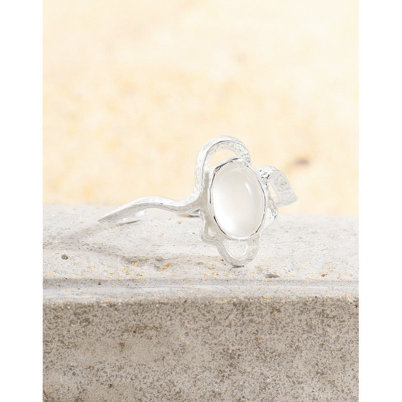 Clear stone silver ring