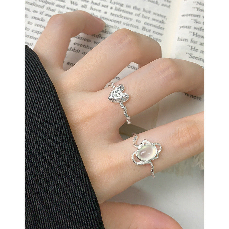 Clear stone silver ring