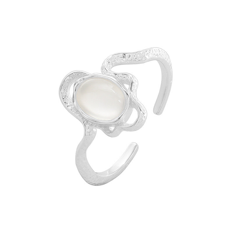 Clear stone silver ring