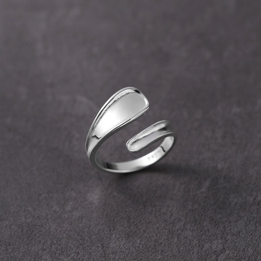 Curvy Silver ring