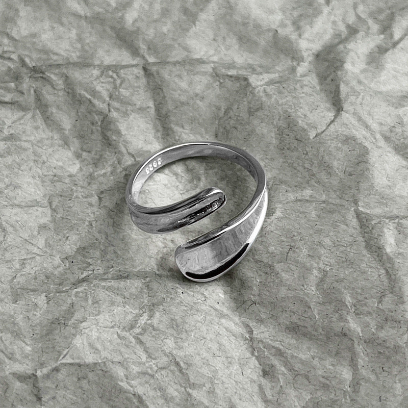 Curvy Silver ring