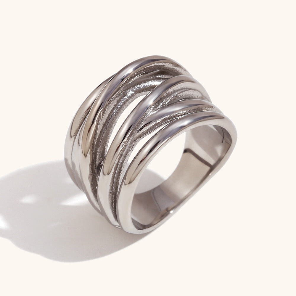 Tangled lines rings