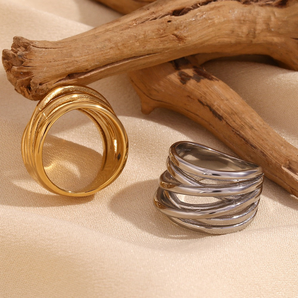Tangled lines rings
