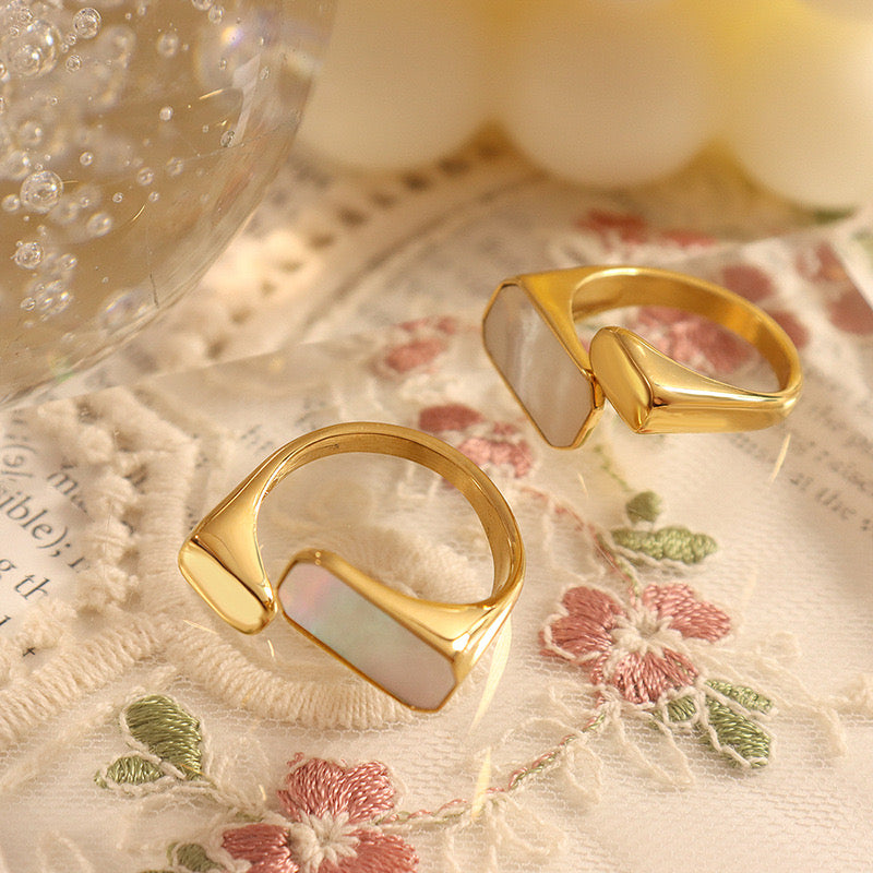 Pearly square rings