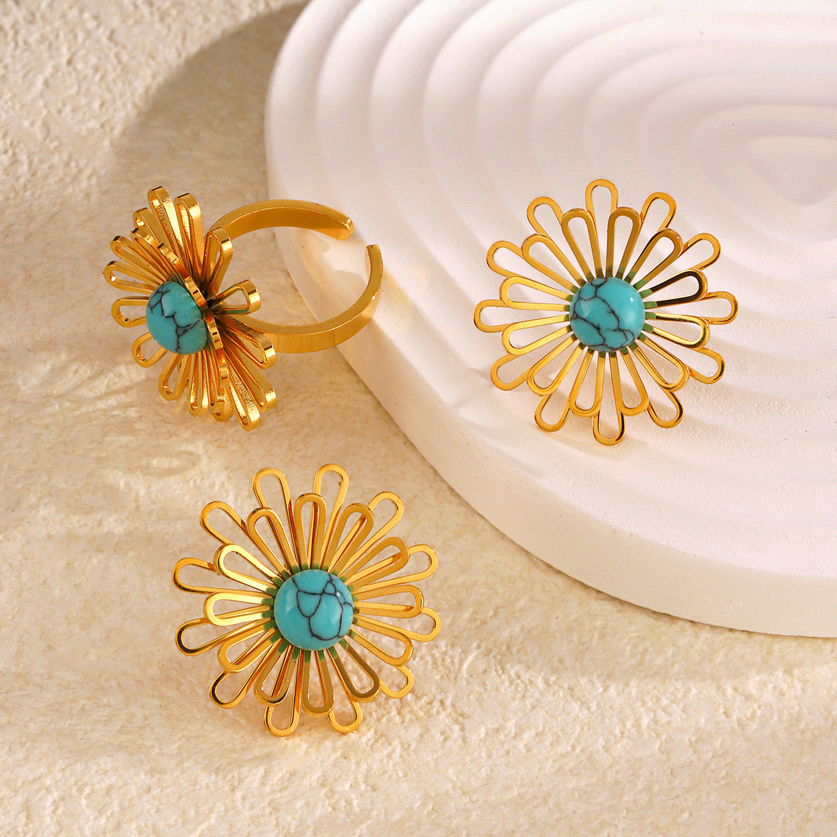 Blue turquoise daisy collection