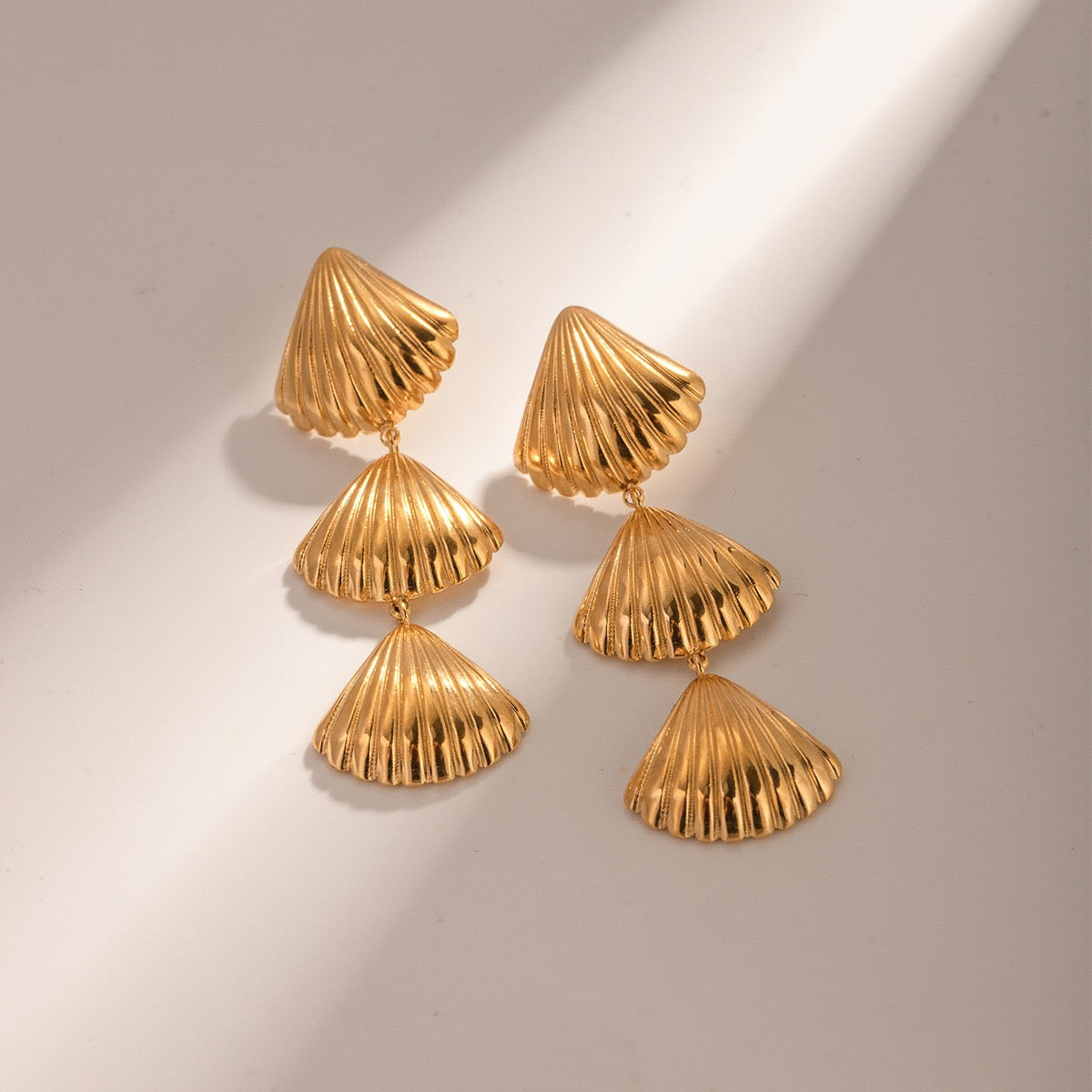 Three shells rings