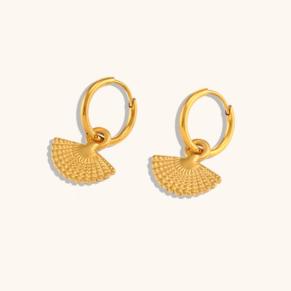 Dainty fan earrings