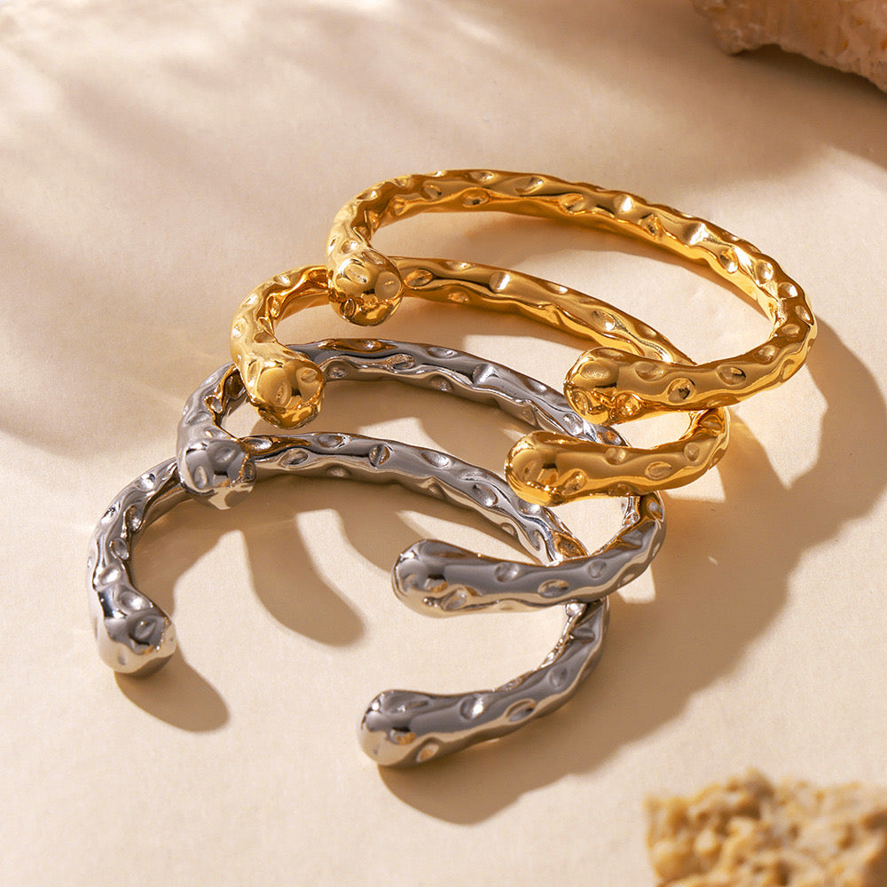 Lava open bangle