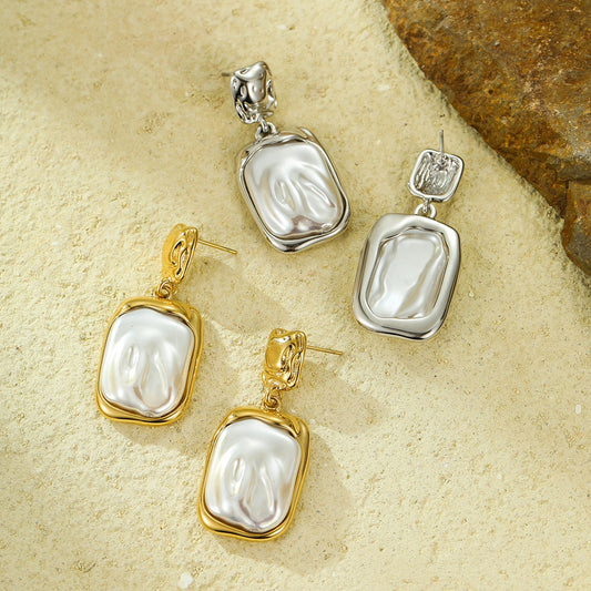 Square pearly earrings
