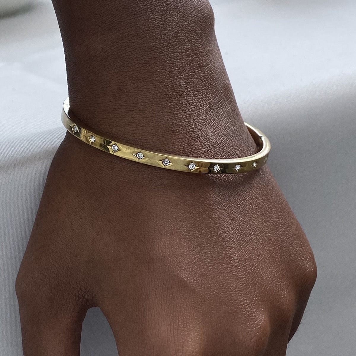 Zircon slim bangle