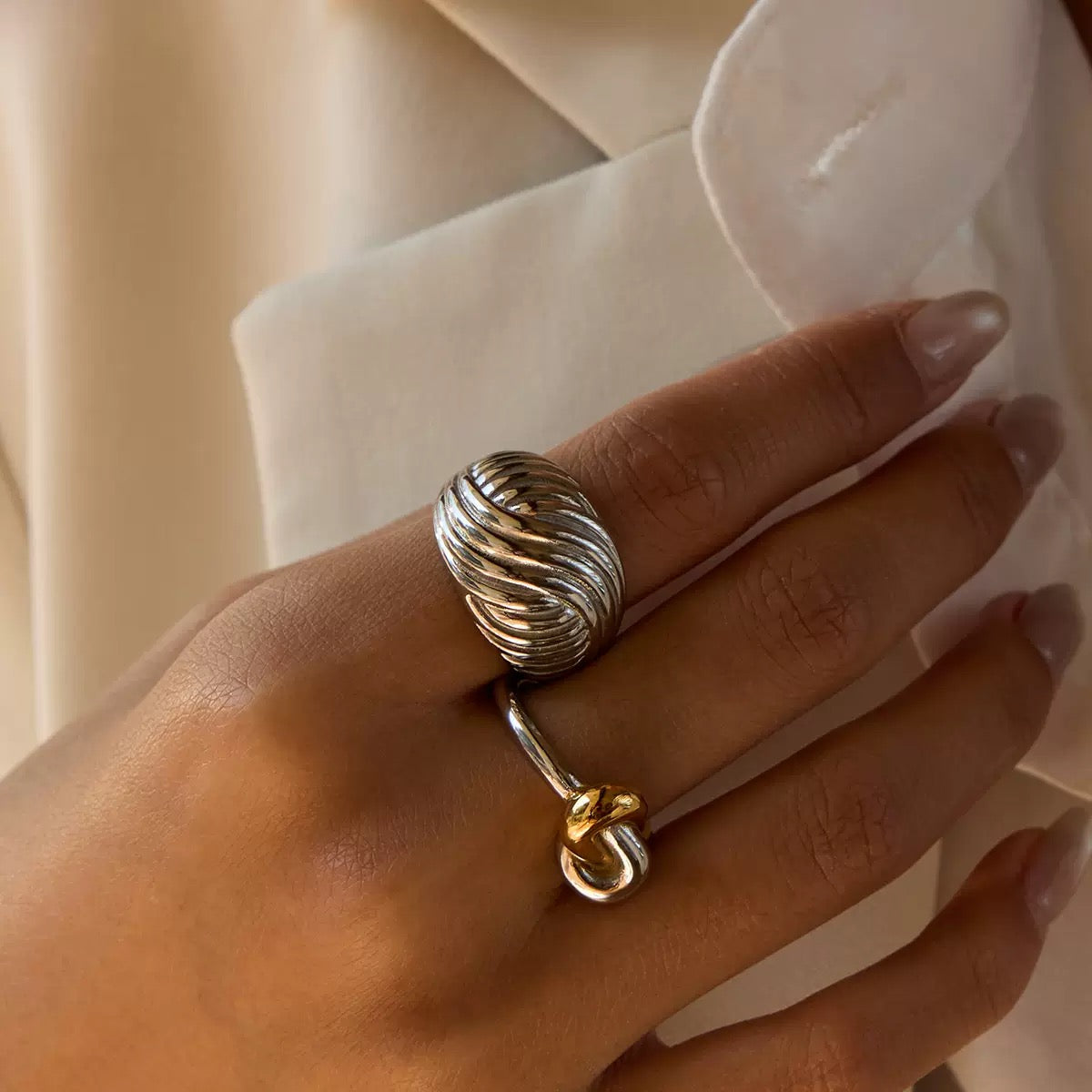 Two tones knot ring