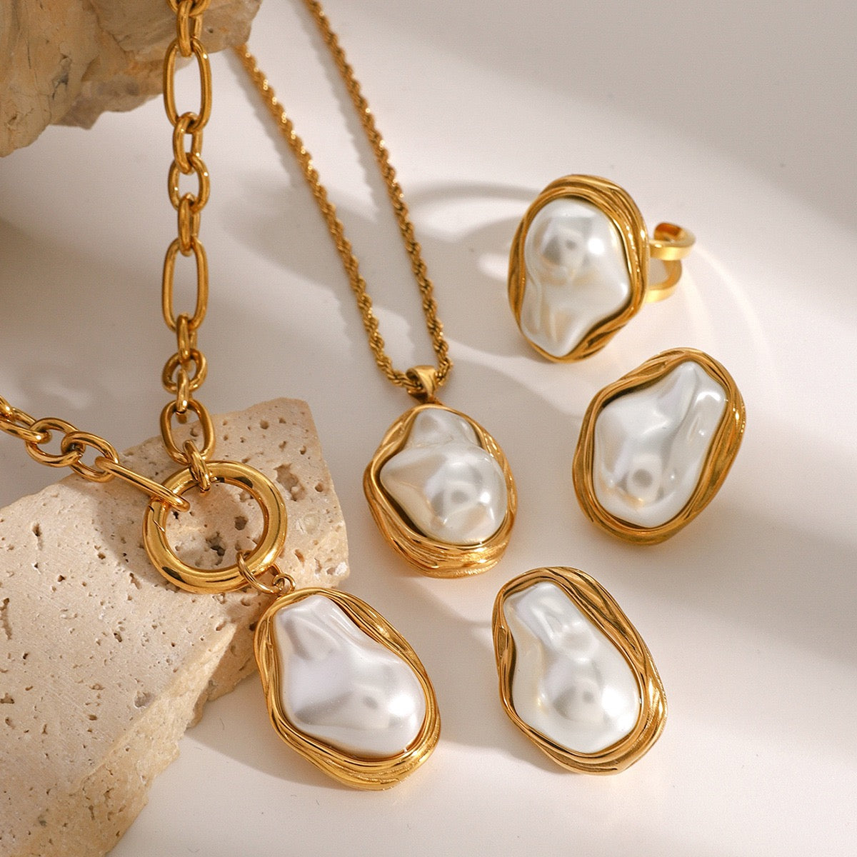 Baroque pearly set