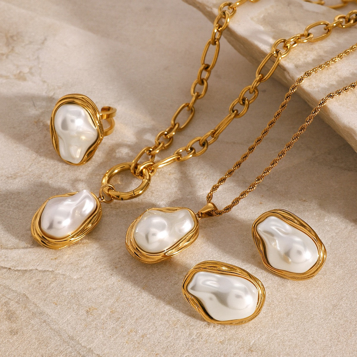 Baroque pearly set