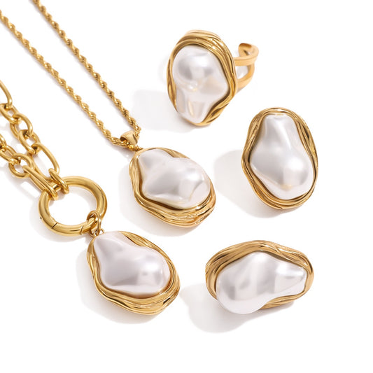 Baroque pearly set