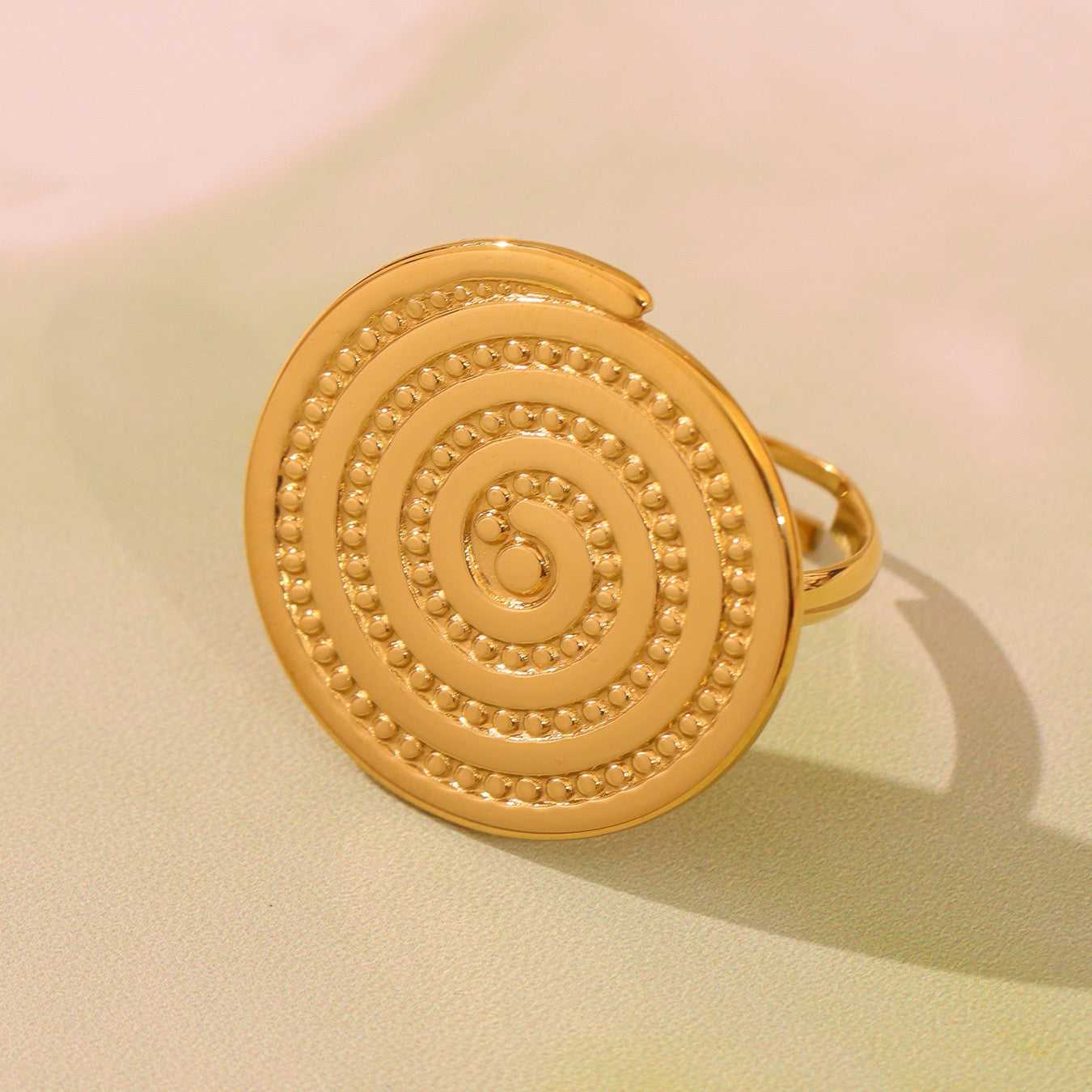 Big swirl ring