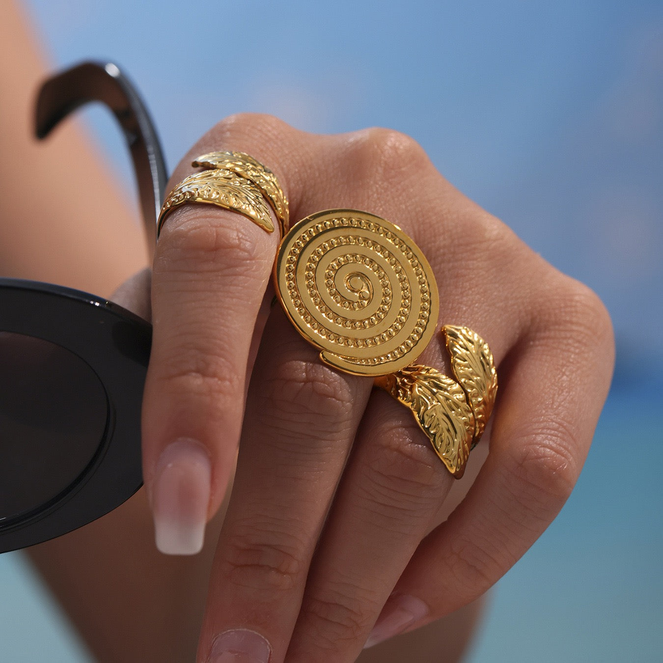 Big swirl ring