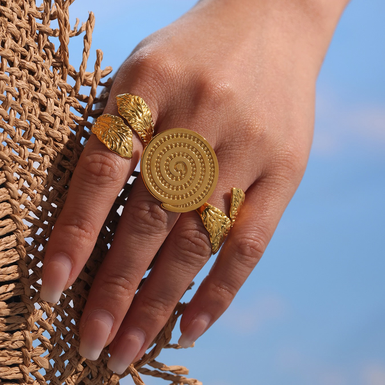 Big swirl ring