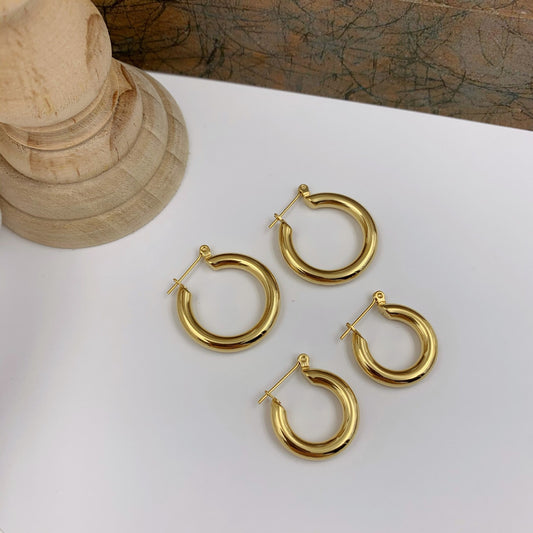 Classic round hoop earrings