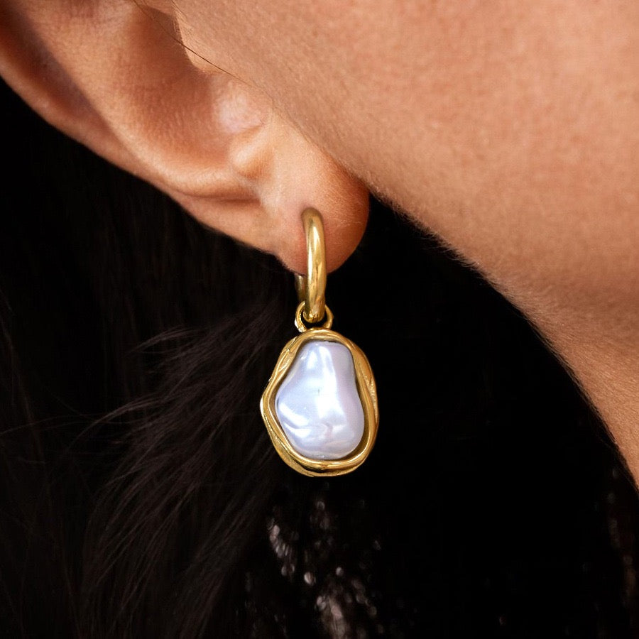Baroque pearly hoopd