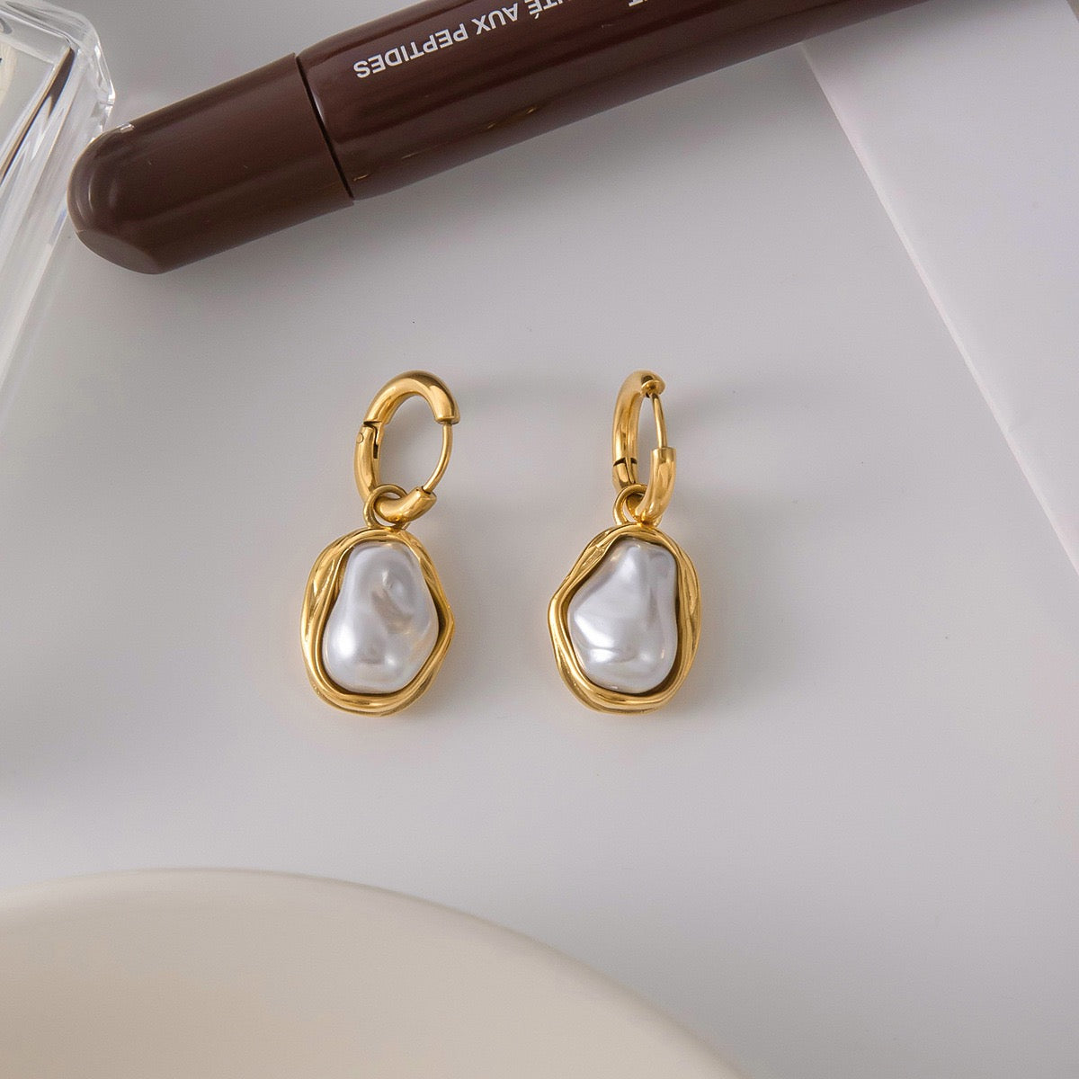 Baroque pearly hoopd