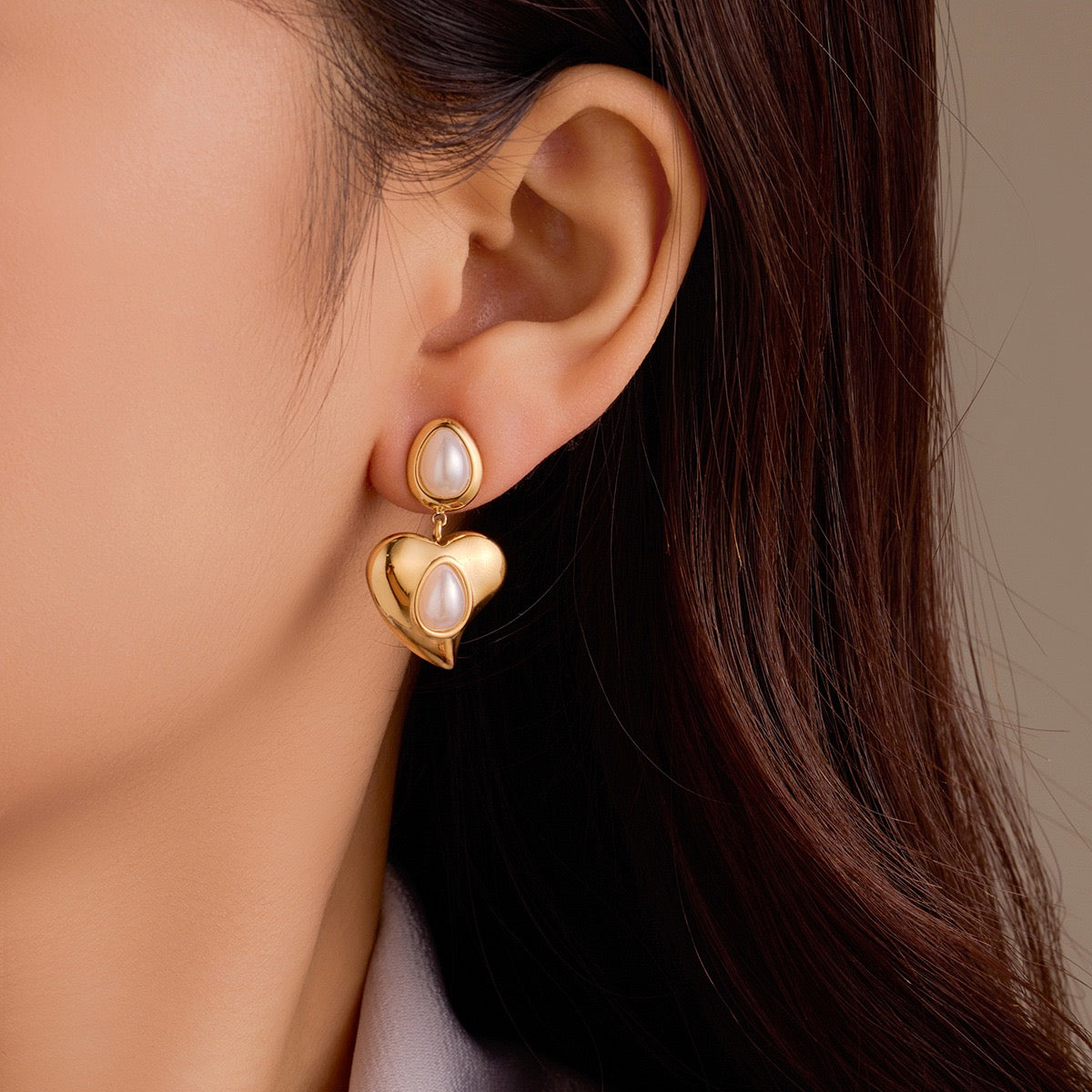 Golden heart pearly earrings